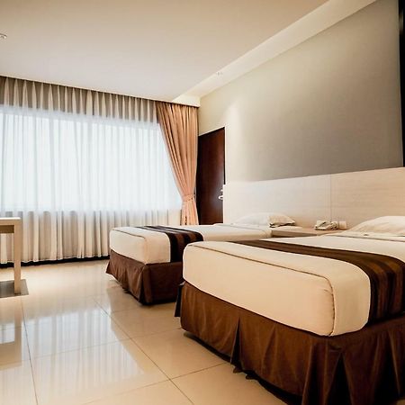 Hotel Asri Plaza Asia Tasikmalaya Kültér fotó