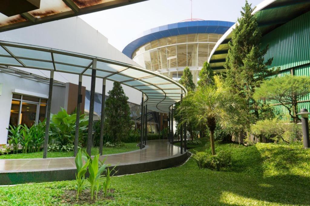 Hotel Asri Plaza Asia Tasikmalaya Kültér fotó