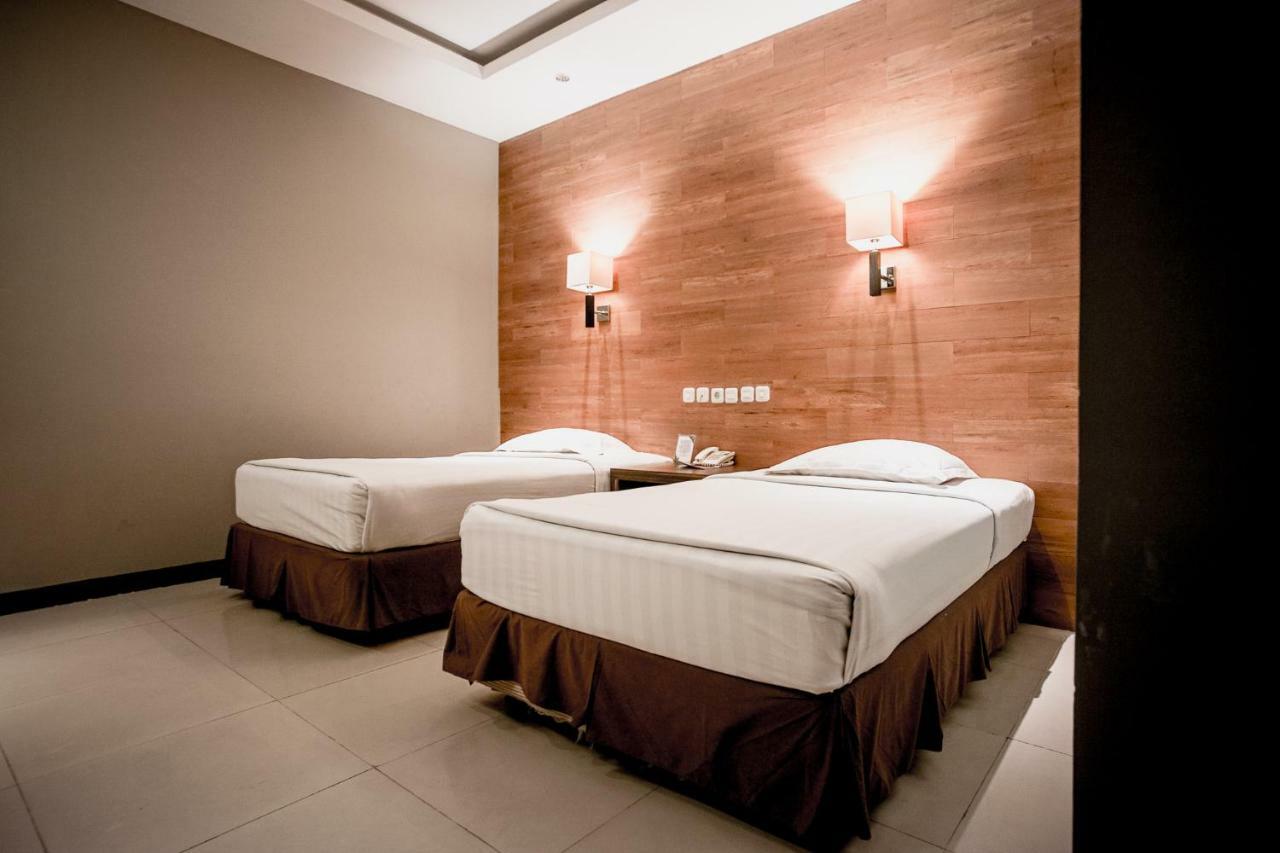 Hotel Asri Plaza Asia Tasikmalaya Kültér fotó